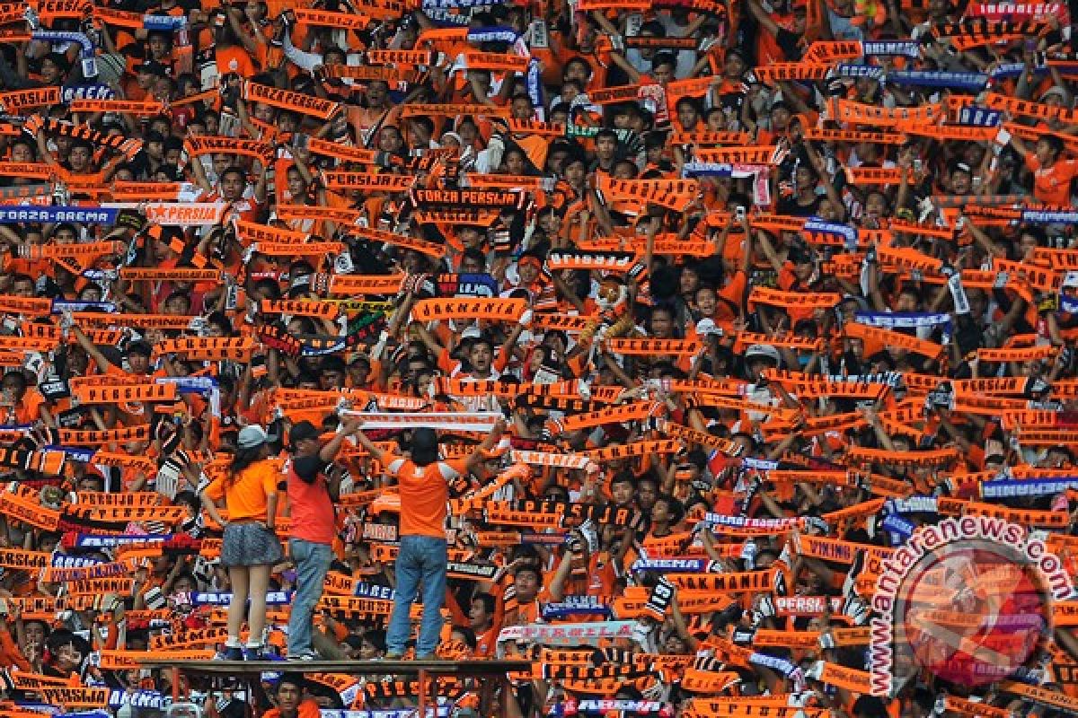 Sejarah The Jakmania dari ide manajemen Persija hingga menjadi kelompok suporter terbesar dan terbaik di Indonesia.
