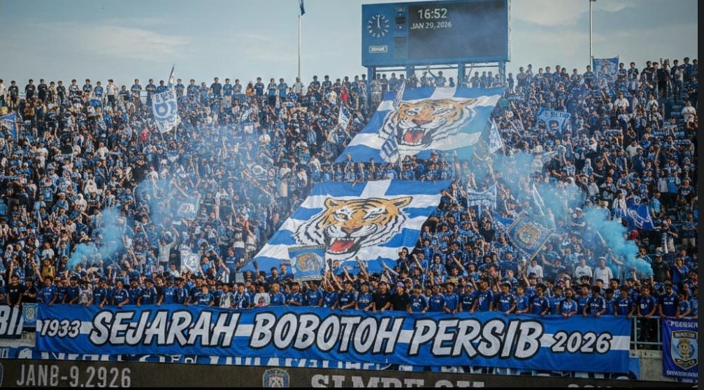 Sejarah Persib Bandung dari 1923 hingga era Liga Indonesia, penuh perjuangan, kejayaan, dan loyalitas Bobotoh yang tak pernah padam.