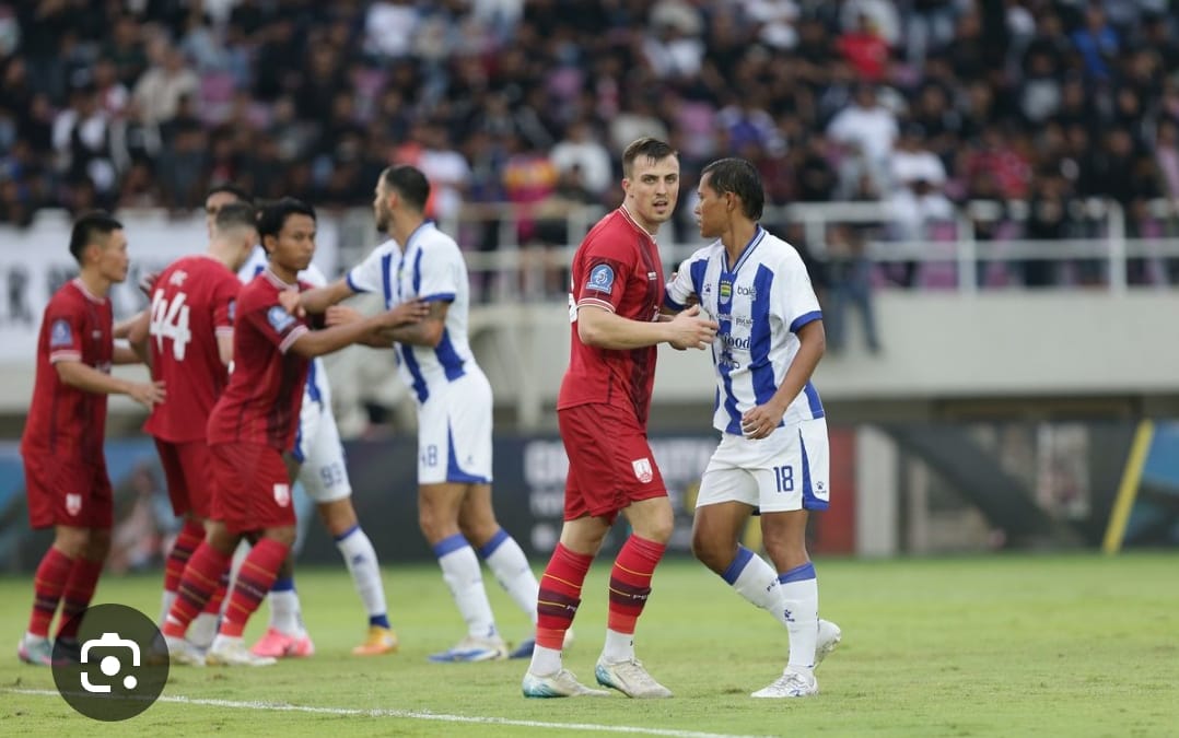 Hasil Persis Solo vs Persib Bandung pekan 19 BRI Super League. Gol Andrew Jung bawa Maung Bandung menang 1-0 di Stadion Manahan.