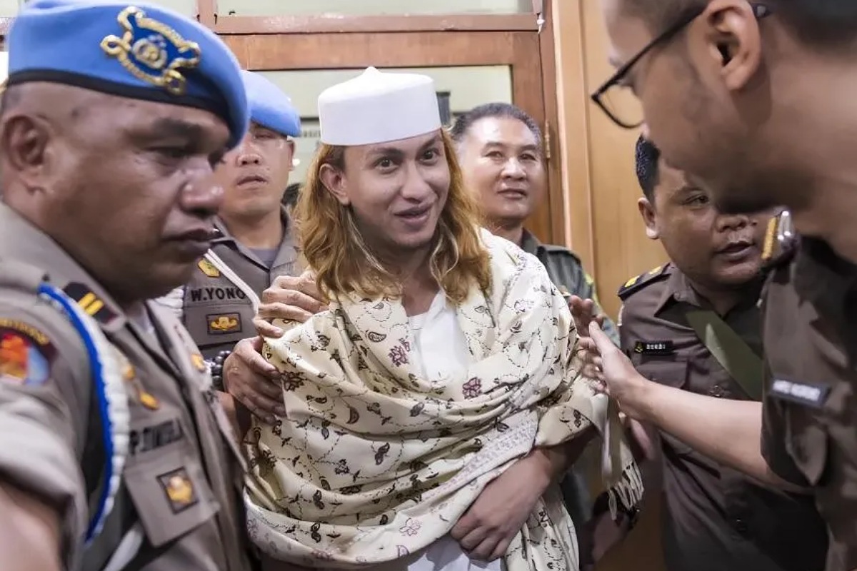 Bahar bin Smith tersangka penganiayaan Banser di Cipondoh. Polisi ungkap kronologi, pasal berlapis, dan jadwal pemeriksaan resmi.