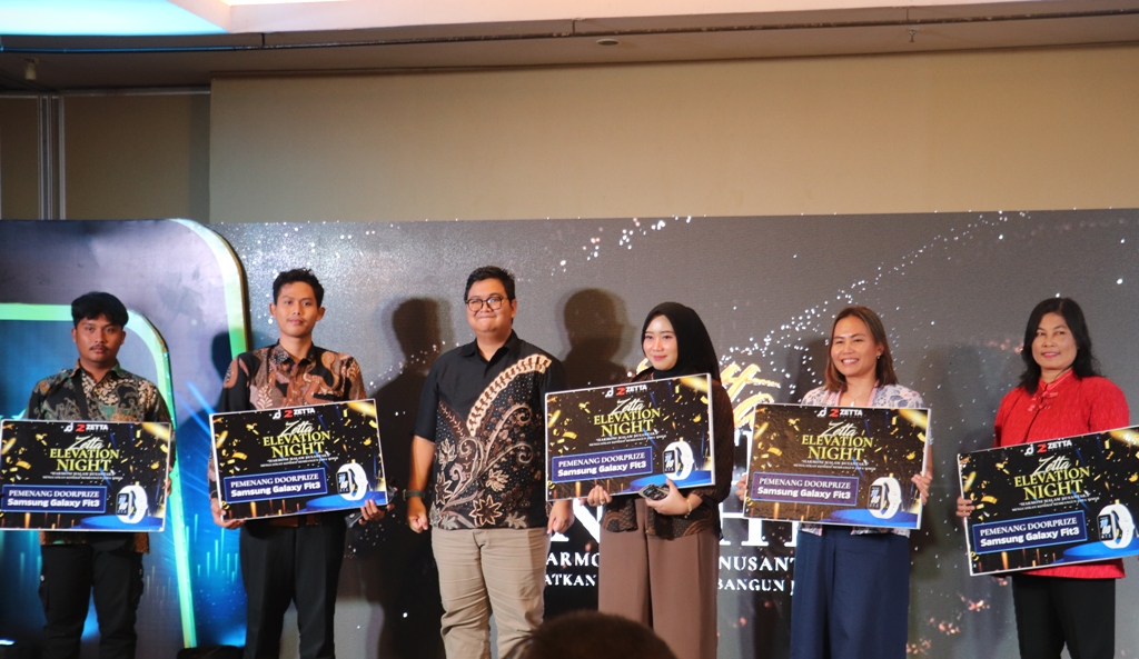 Zetta memberikan apresiasi kepada pelanggan setia pada acara Zetta Elevation Night &ldquo;Harmoni Malam Nusantara di Hotel Grand Surya Kediri, Sabtu (31/1).