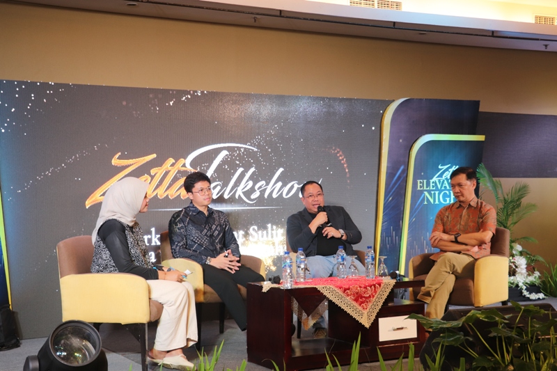 BANGKITKAN UMKM: CEO Zetta, Andik Santoso (tiga dari kiri) menyampaikan materi dalam acara Zetta Elevation Night &ldquo;Harmoni Malam Nusantara di Hotel Grand Surya Kediri, Sabtu (31/1).