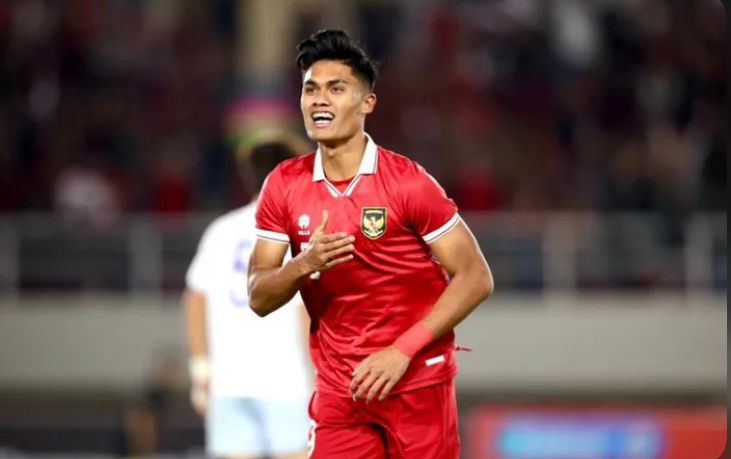Persebaya Surabaya gagal pesta lawan 10 pemain Dewa United, posisi lima besar tetap aman, Ramadan Sananta dikaitkan dengan transfer.