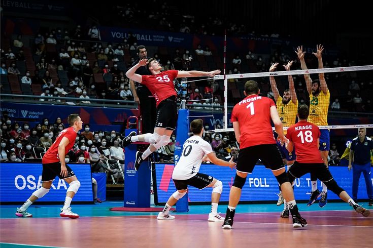 Hendra Kurniawan, middle blocker Timnas Indonesia, kisahnya dari main voli bareng emak-emak hingga jadi bintang Proliga