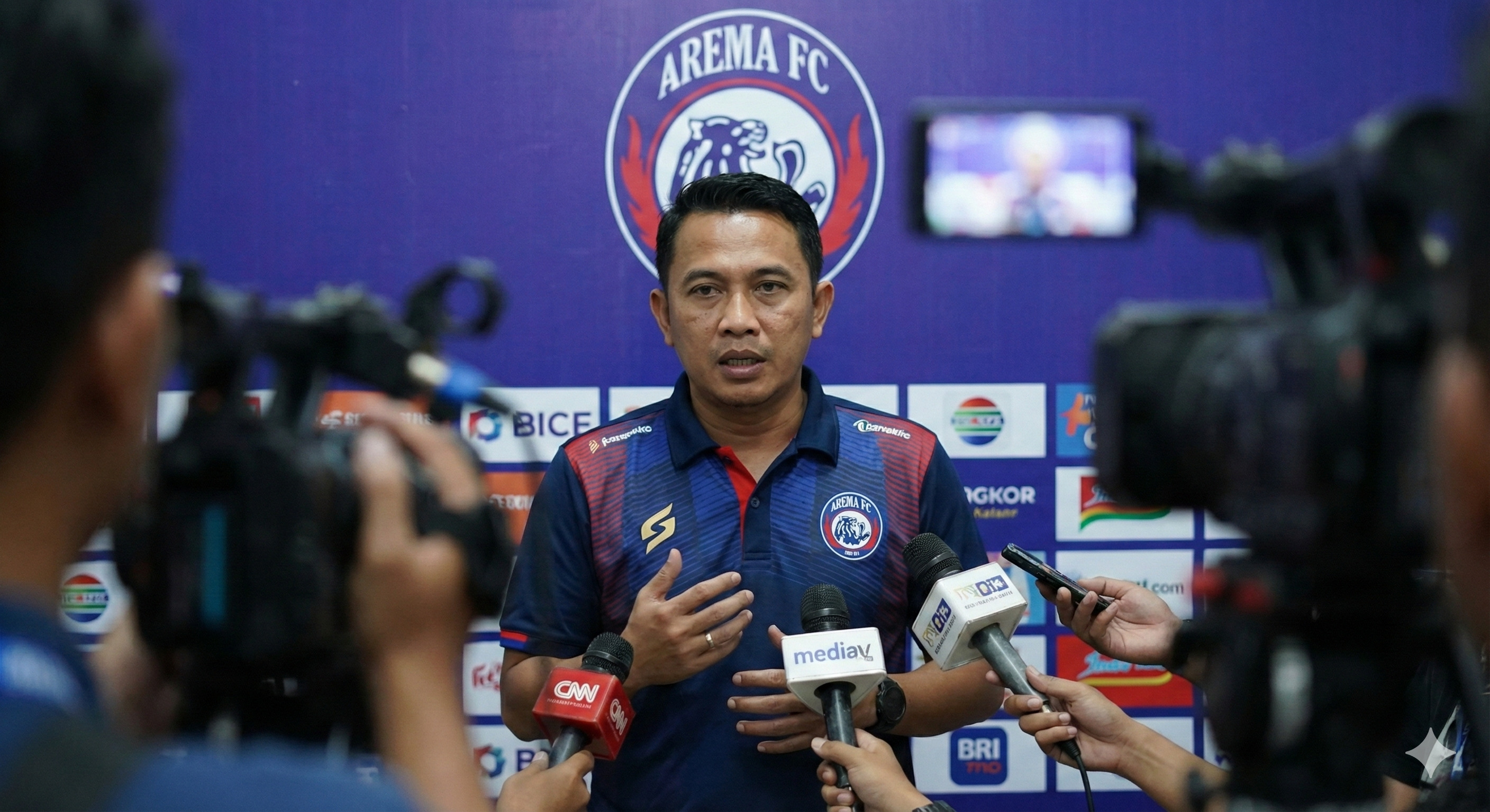 Manajemen Singo Edan akhirnya buka suara soal rumor Ryo Matsumura ke Arema. Yusrinal Fitriandi ragu Persija mau lepas bintangnya di tengah