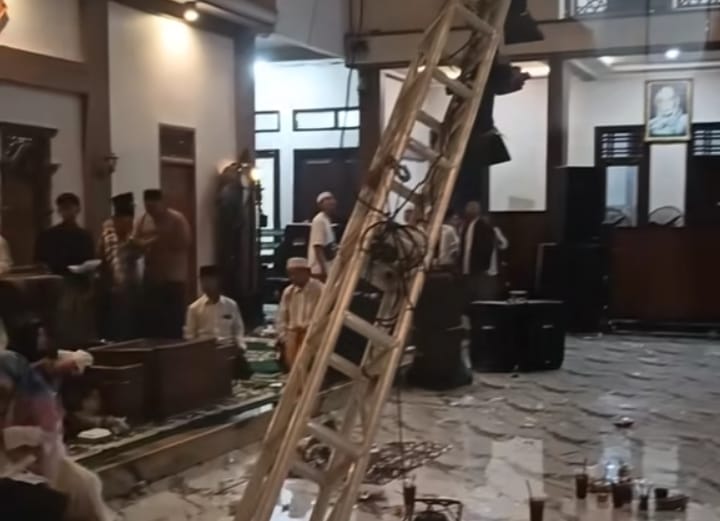 RAMAI DI MEDSOS: Tangkapan layar video situasi markas ST yang dikaitkan dengan dampak gempa bumi Jumat (6/2) dini hari.