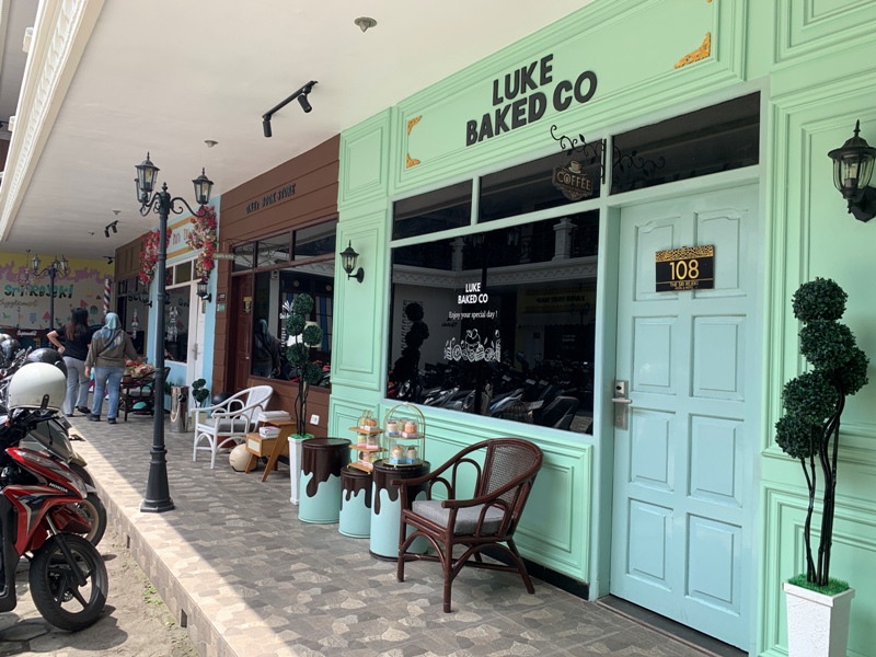 LOW BUDGET: The Sri Rejeki Hotel bisa jadi alternatif penginapan bagi wisatawan maupun pelancong yang menginginkan biaya rendah, namun tetap nyaman dengan fasilitas lengkap.