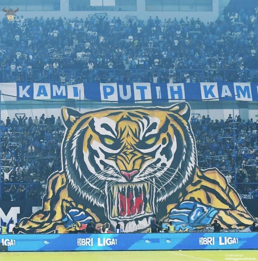 Hasil Persib Bandung vs Malut United berakhir 2-0. Tom Hey dan Sadil Ramdani bawa Maung Bandung kokoh di puncak klasemen.