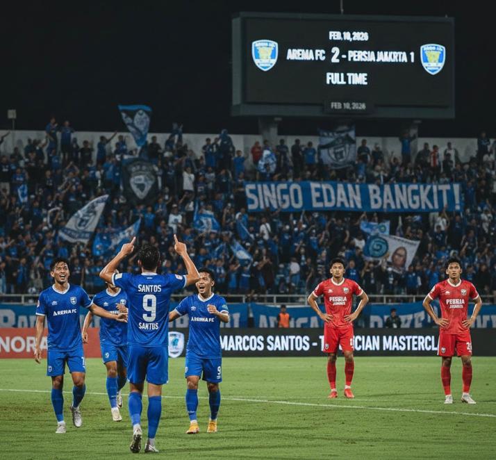 Arema FC kalahkan Persija dengan taktik jitu Marcos Santos. Rekrutan baru dan pressing efektif bikin Singo Edan bangkit.