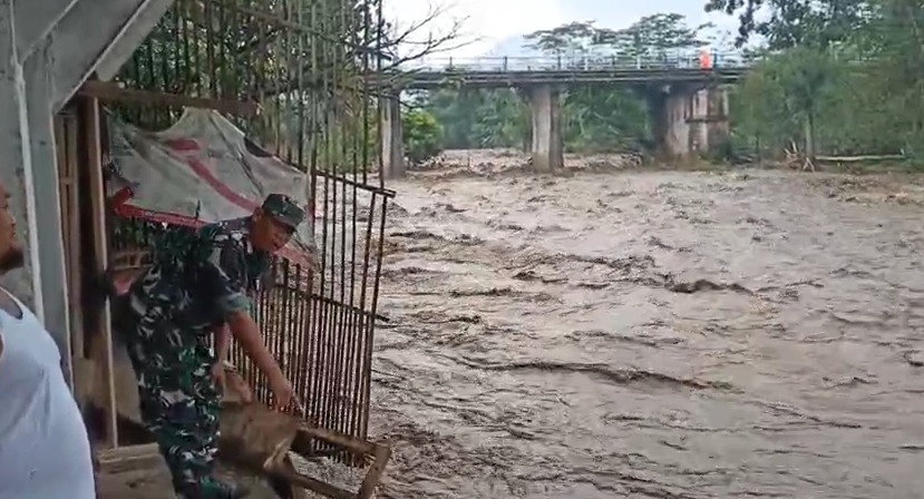 Warga Bantaran Kali Lekso Resah Ancaman Longsor 100 KK Terdampak Pergeseran Alur Sungai 