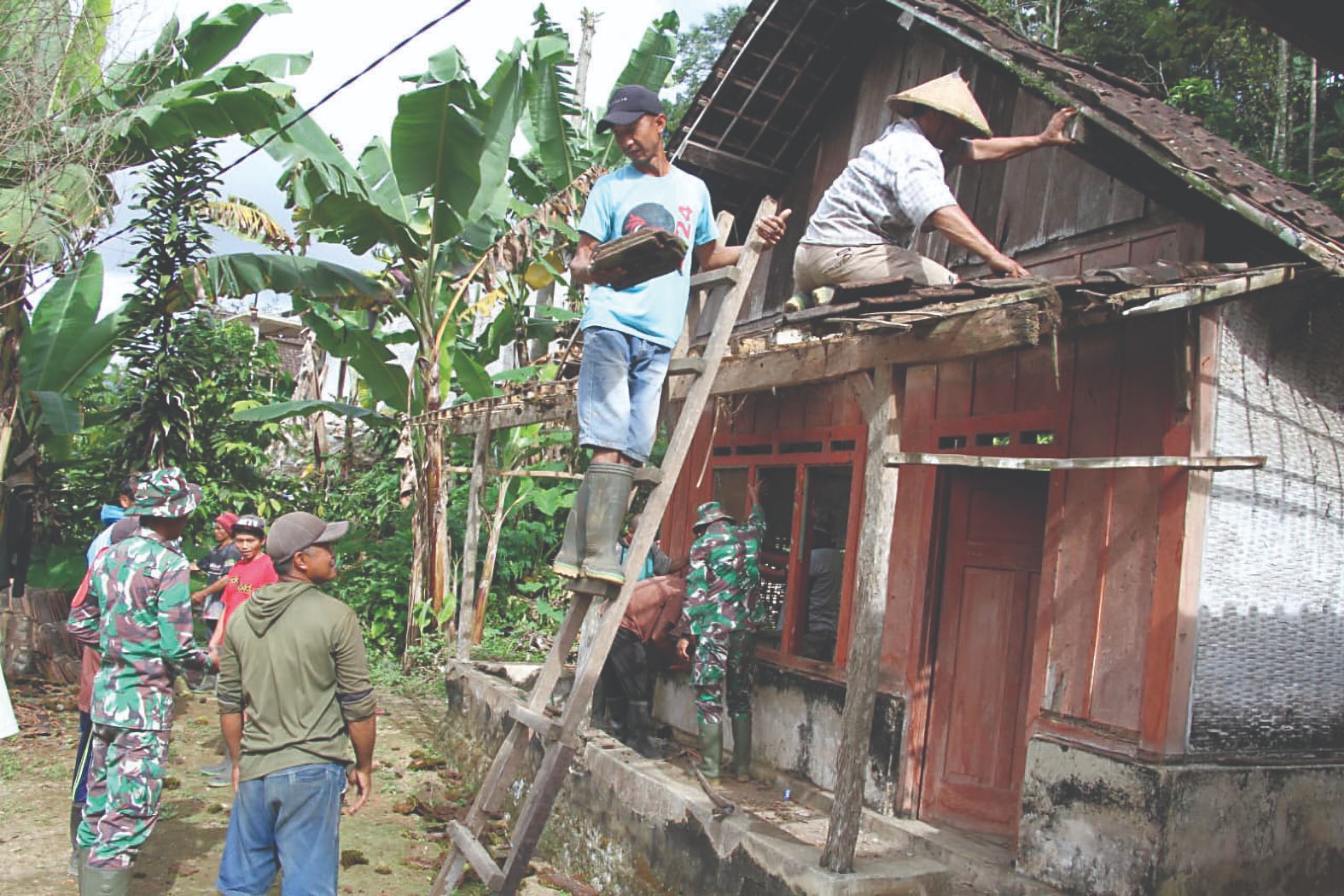 TMMD ke-127 tahun 2026 Kodim 0808/Blitar baru dibuka sehari lalu. Namun, dampak dan manfaatnya sudah bisa dirasakan oleh warga, salah satunya Mbah Sutrisno, 75, salah satu pemilik rumah tidak layak 