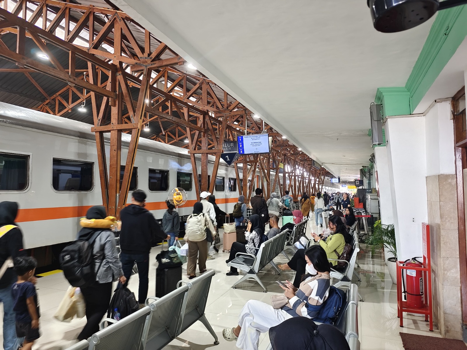 DAOP 7 MADIUN UNTUK RADAR BLITAR RAMAI: Stasiun KA Blitar menjadi titik naik turun penumpang di Kota Blitar.