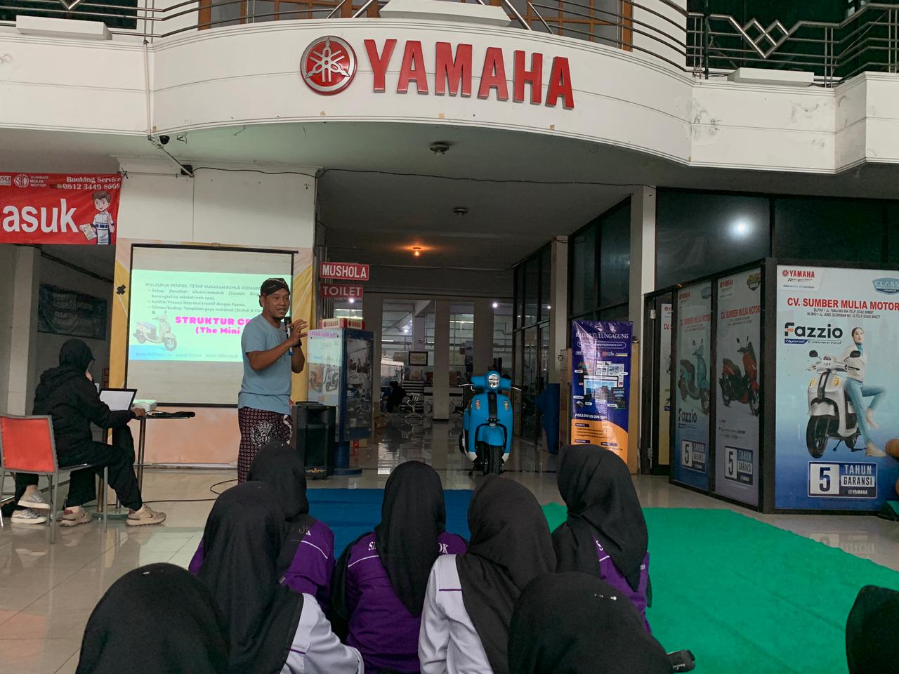 SENANG: Penulis Skenario Ternama, Endik Koeswoyo berbagi tips membuat video reels yang menarik dan unik dihadapan peserta.
