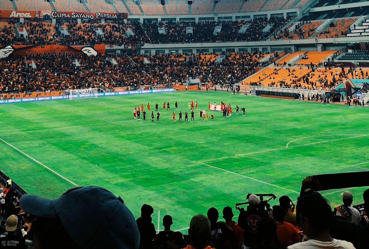 Viral video latihan sepak bola berujung ricuh dan berdarah, terdengar teriakan &ldquo;Agora &eacute; sangue de verdade&rdquo;. Ini kronologinya.
