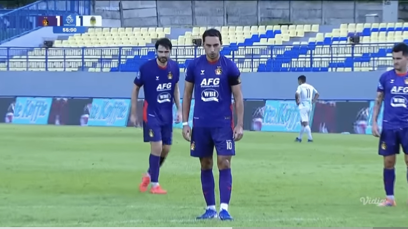 Persik Kediri gagal menang lagi meski Toral dan Imanol tampil impresif. Kelengahan lini belakang kembali jadi sorotan Marcos Reina.