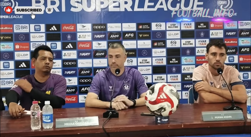 Persik Kediri gagal menang lagi meski dua kali unggul. Marcos Reina bongkar masalah pertahanan jelang duel berat lawan Persib Bandung.