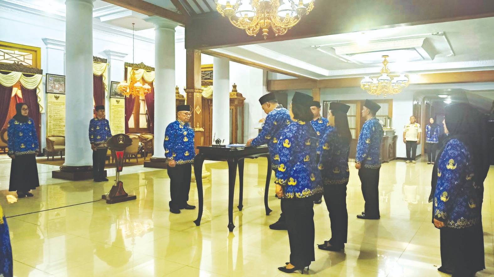 Bupati Blitar Rijanto memutasi sejumlah pejabat lingkup Pemkab Blitar.