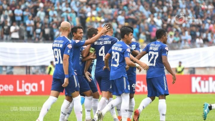 Arema FC menang 3-0 atas Semen Padang dan raih tiga kemenangan beruntun di Super League 2025/2026.