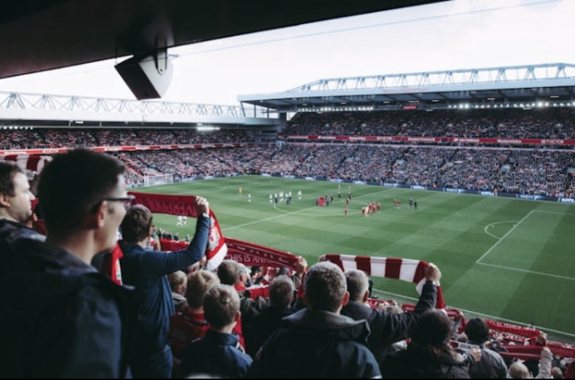 Klasemen Liga Inggris 2025-2026 pekan ke-27 terbaru, Arsenal puncaki klasemen, City membayangi, top skor dan jadwal big match.