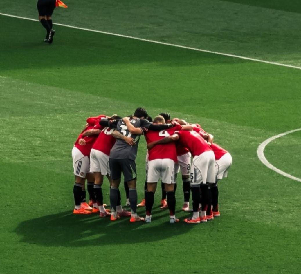 Manchester United dapat kabar baik jelang lawan Everton, sekaligus siapkan perombakan skuad dan transfer pemain besar.