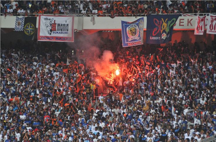 Arema FC menang 3-0 atas Semen Padang dan bikin Persija terpukul. Pramono Anung sampai mengaku tak bisa tidur.
