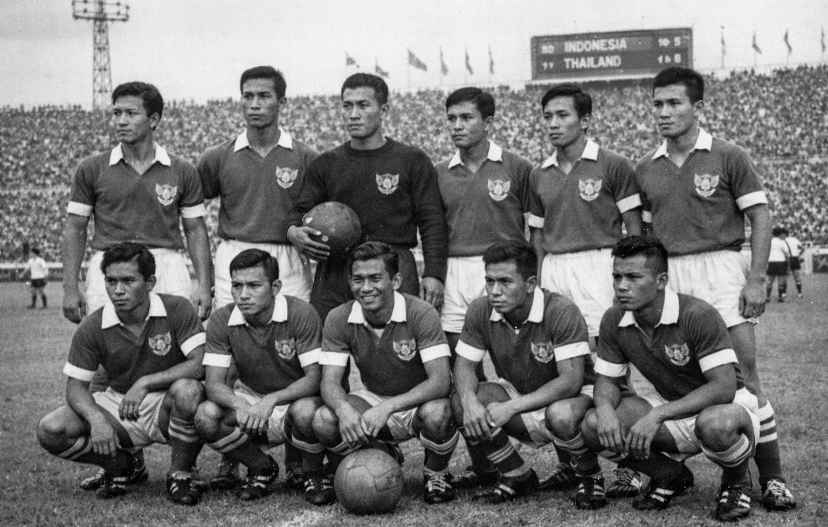 Piala Dunia 1938 mencatat Hindia Belanda sebagai wakil Asia pertama, kisah konflik PSSI, sistem gugur, hingga kekalahan telak di Prancis.