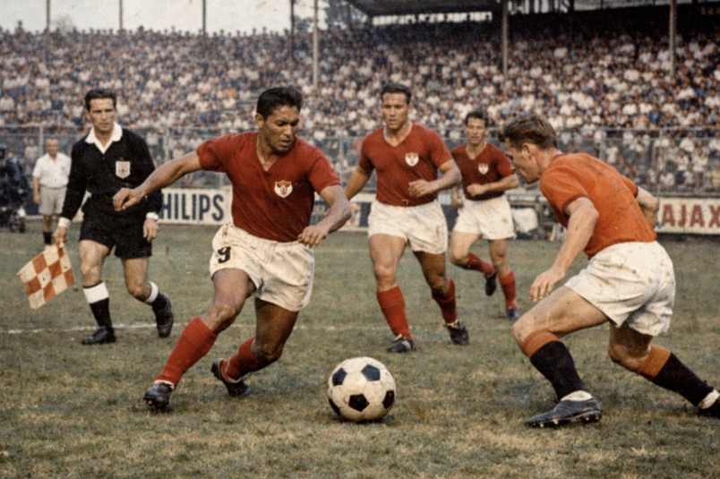 Fakta Timnas Indonesia di Piala Dunia 1938: wakil Asia pertama, hadiah FIFA, konflik PSSI, dan kisah getir Hindia Belanda.