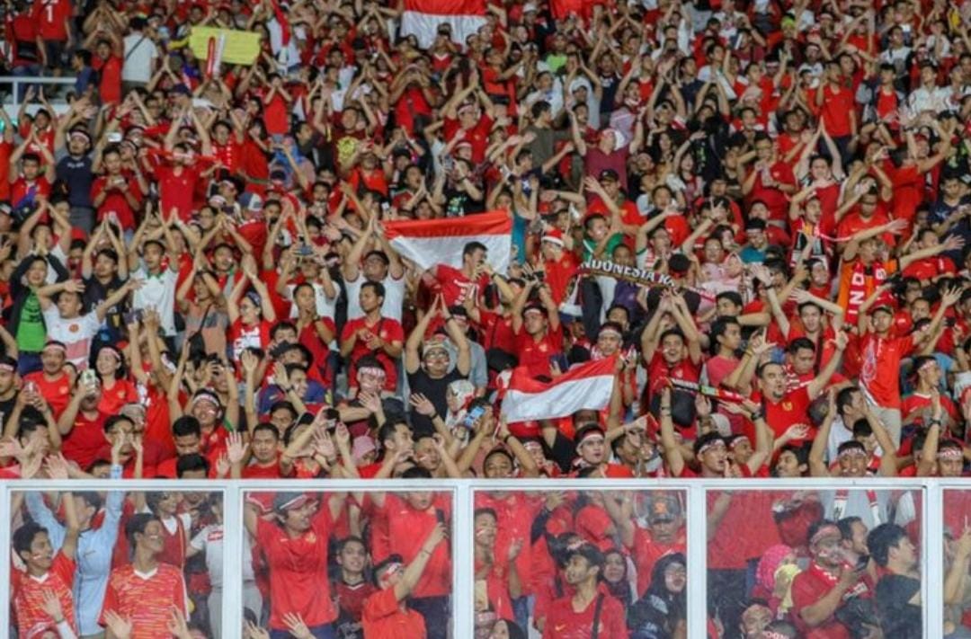 La Grande Indonesia dan Ultras Garuda menjadi kekuatan suporter yang membakar semangat timnas Indonesia melalui koreografi kreatif dan dukungan tanpa henti.