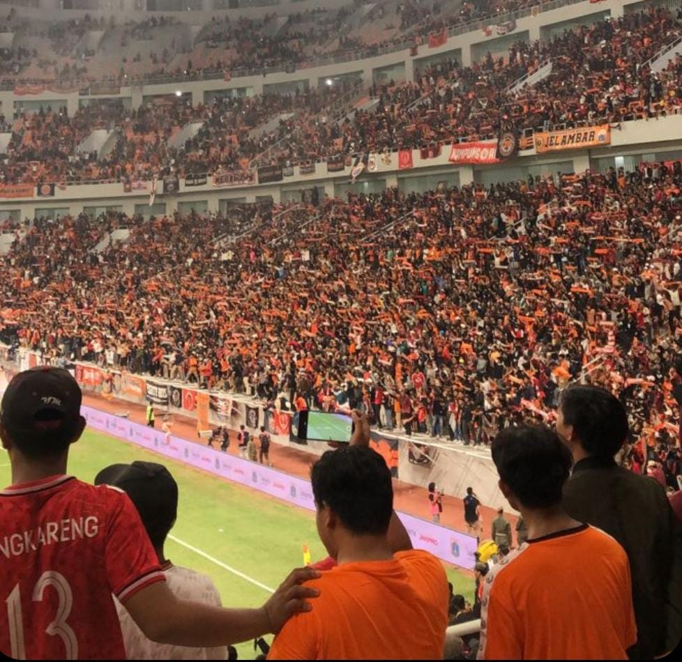 Sejarah The Jakmania bermula dari minimnya suporter Persija Jakarta hingga menjadi organisasi pendukung terbesar dan paling solid di Indonesia.