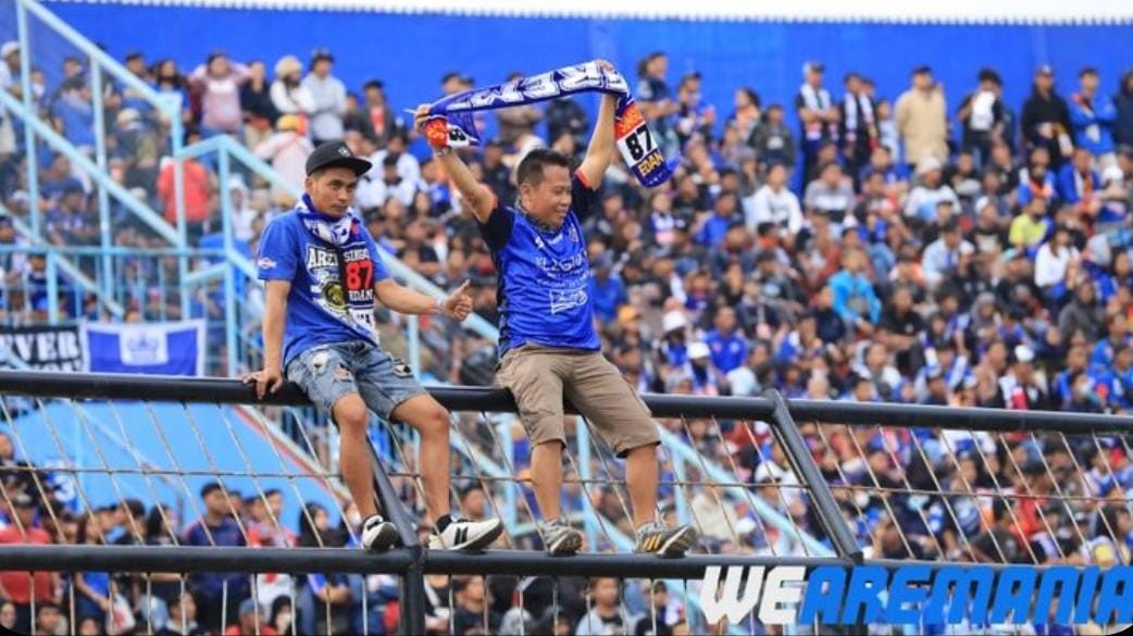 Sejarah Aremania berawal dari Arema Fans Club. Simak perjalanan awal suporter Arema FC yang membentuk loyalitas pendukung Malang.