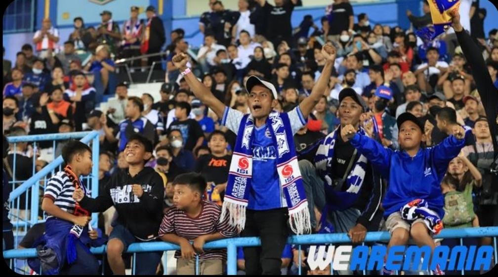  Sejarah Aremania bermula dari jaket Ovan Tobing hingga menjadi suporter paling loyal Arema FC dengan slogan Salam Satu Jiwa.