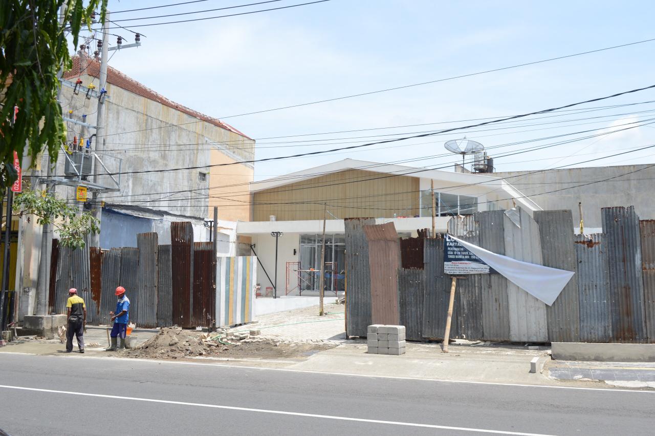 DIKEBUT: Pembangunan restoran Pizza Hut di Kota Blitar. 