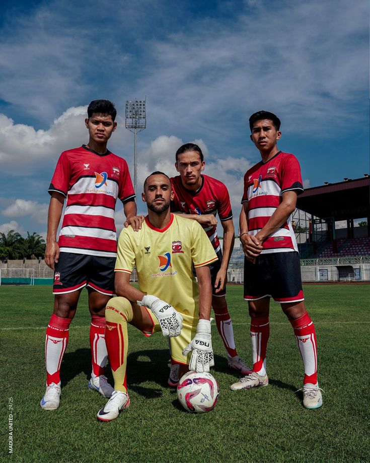 Hasil Madura United vs Arema FC berakhir 2-2. Gol menit 86 gagalkan kemenangan Arema, duet Dalberto dan Vinicius tampil impresif.(Pinterest)