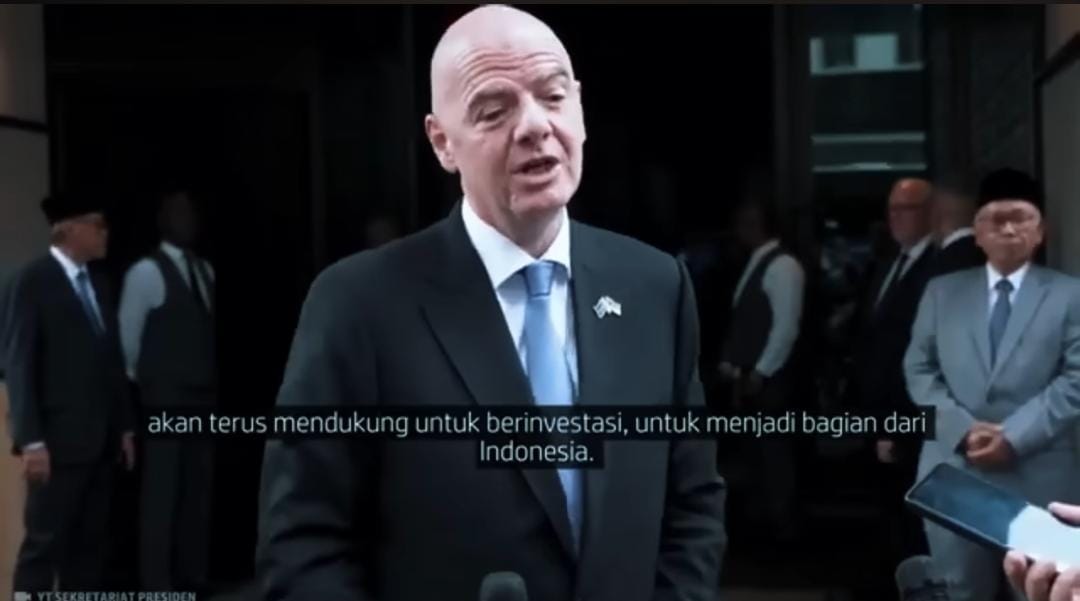 Ribuan suporter sambut Presiden FIFA Giani Infantino, Indonesia resmi jadi tuan rumah Piala Dunia 2026 dengan persiapan stadion &amp; dukungan penuh.