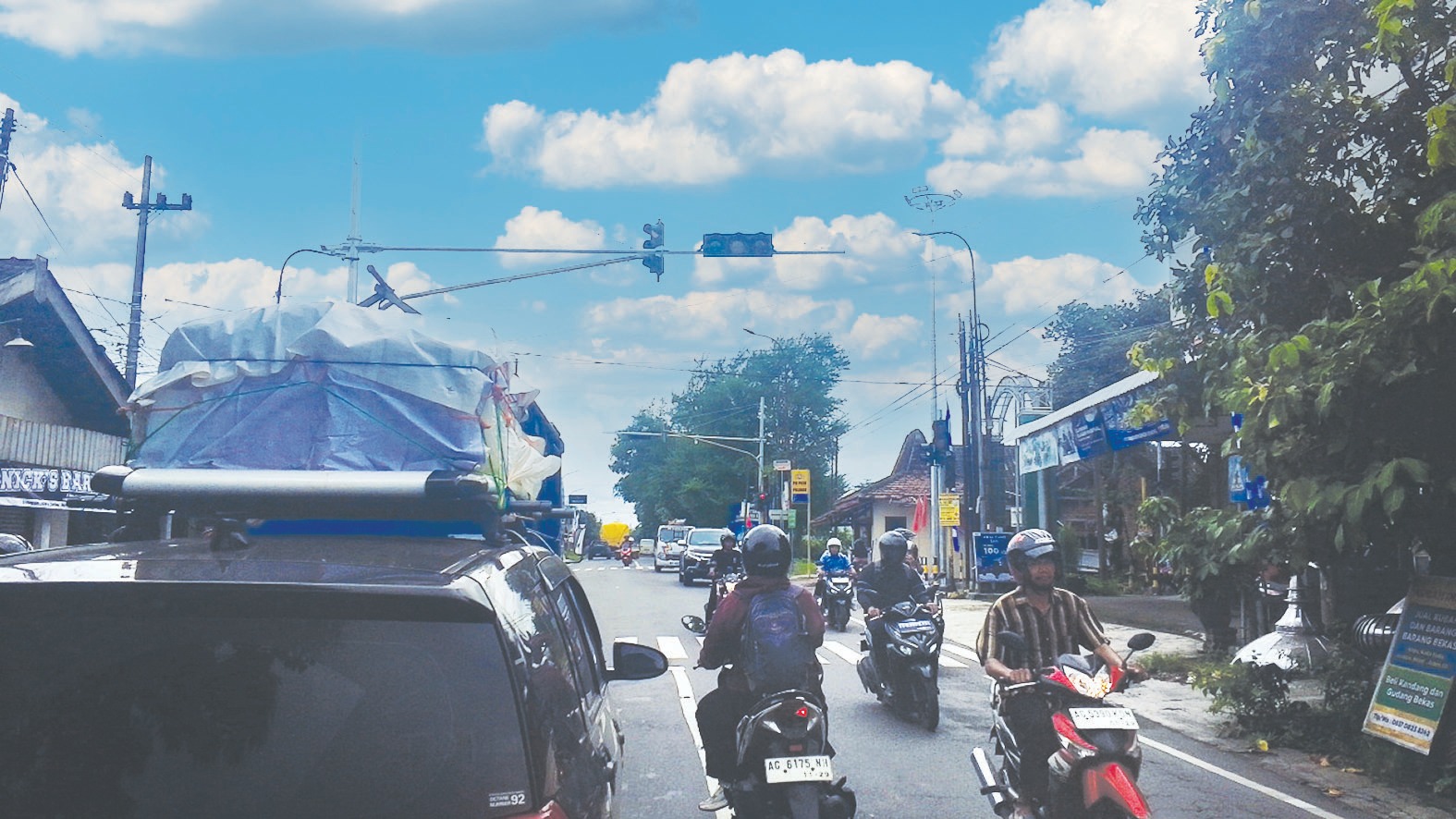   &lrm;TERTIB: Sejumlah kendaraan di Kabupaten Blitar yang tertib berlalulintas.  &lrm;