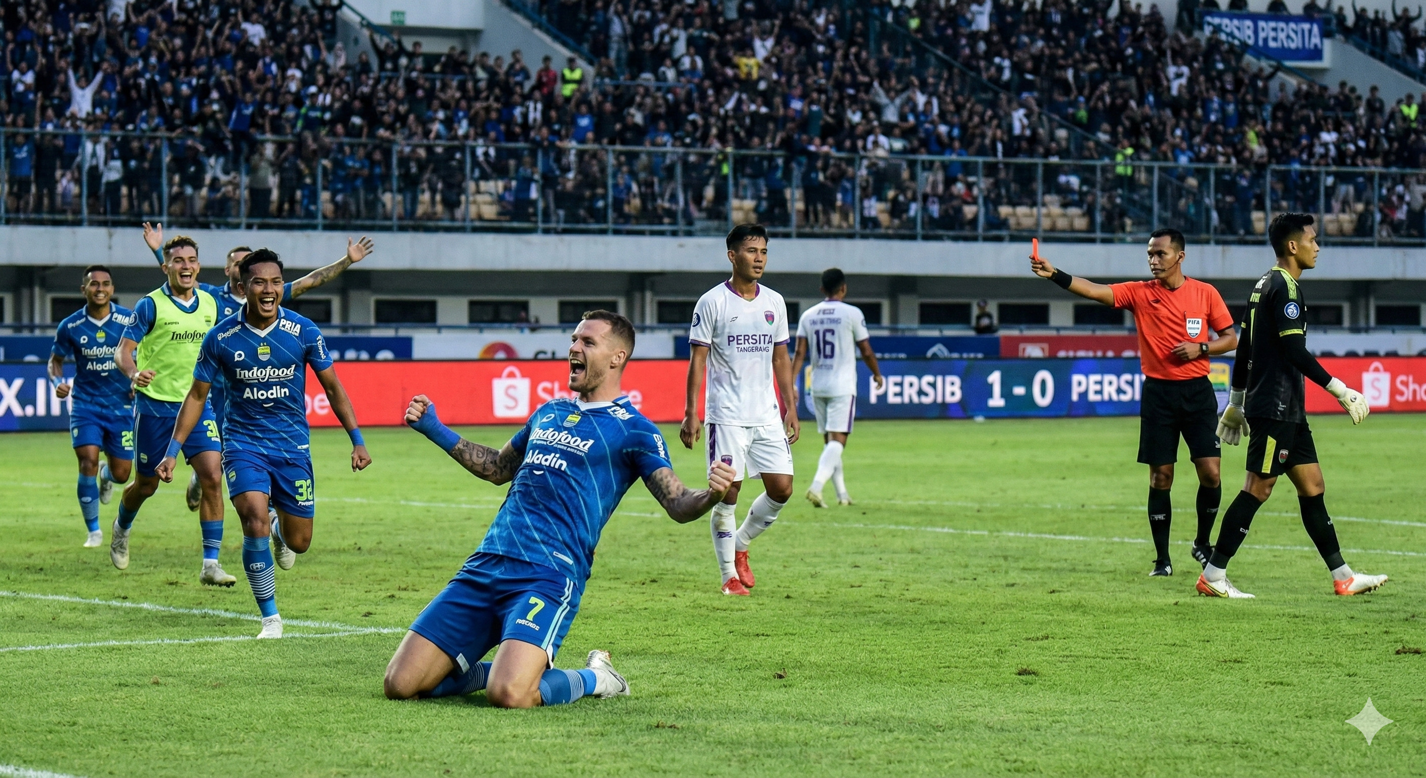 Cek hasil Persib vs Persita di GBLA! Maung Bandung menang dramatis diwarnai peluang emas Eliano Reijnders dan kartu merah fatal Igor.