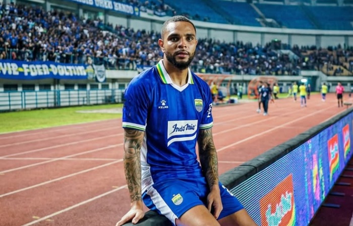 Layvin Kurzawa dikabarkan sudah di Jakarta dan selangkah lagi gabung Persib Bandung. Transfer besar Liga Indonesia 2026!