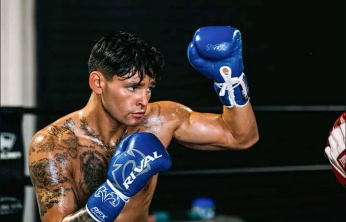 Ryan G update 2026: Ryan Garcia juara dunia WBC usai kalahkan Mario Barrios, hasil tinju dunia dipenuhi KO dan kejutan.