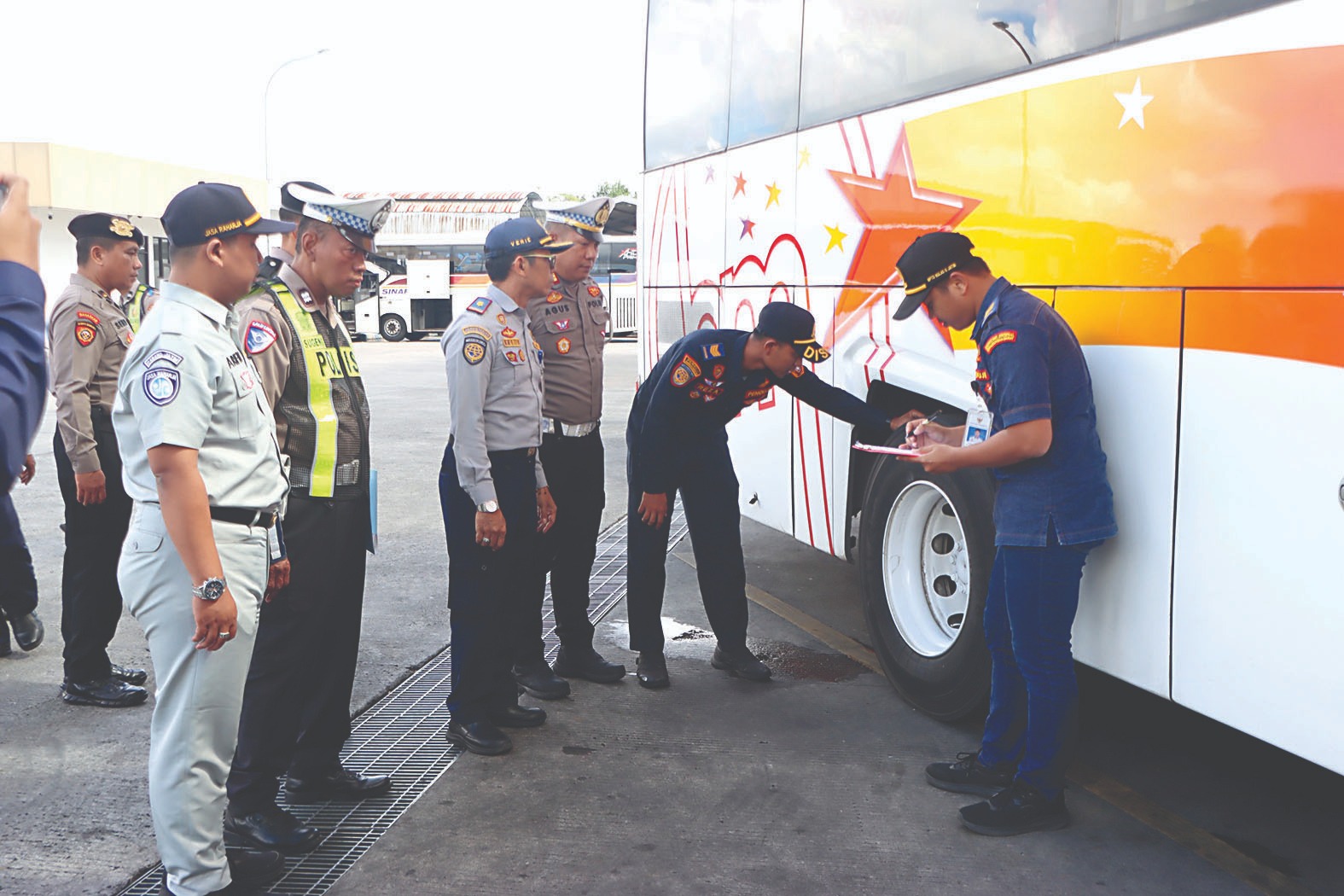 Terminal Intensif Ramp Check Armada Bus Untuk Keamanan Jelang Lebaran  