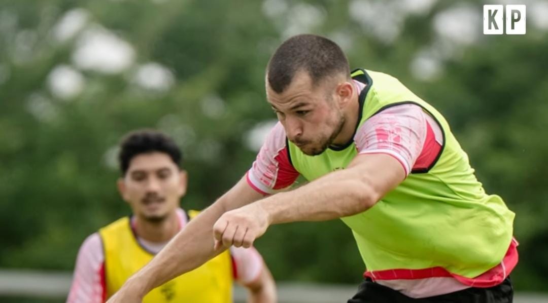 Trio maut Persebaya kembali latihan jelang lawan PSM. Bruno Paraiba, Malik, dan Perovic siap bangkit di GBT.