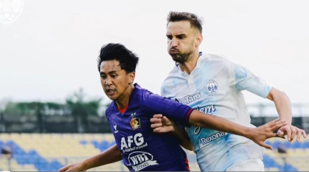 Hasil imbang Persik Kediri vs PSIM Yogyakarta 2-2 di Gresik picu kritik suporter dan desakan pindah stadion.