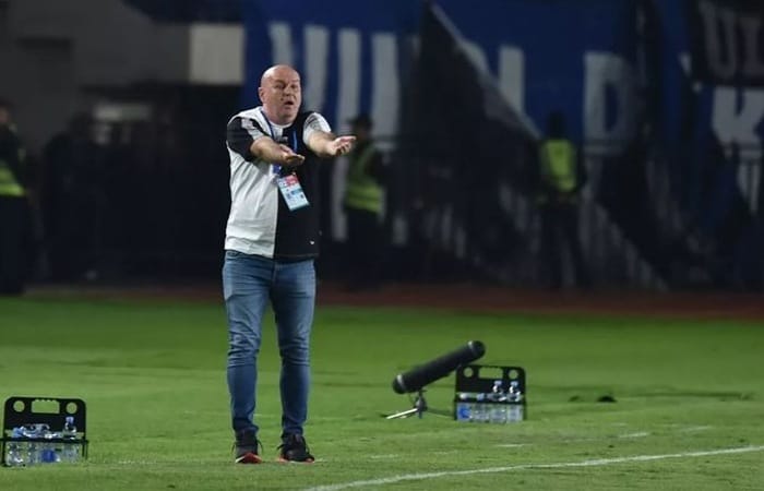 Boyan Hodak catat 2,01 poin per laga bersama Persib Bandung dan berpeluang pecahkan rekor pelatih tersukses Liga Indonesia.