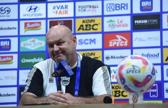 Persib vs Persija 1-0 picu pro kontra. Menang, tapi apakah gaya pragmatis Persib mengikis identitas Maung Bandung?