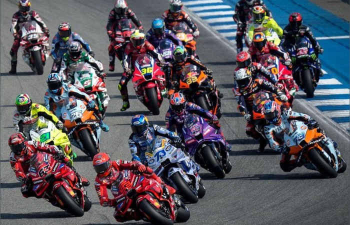 Legenda MotoGP dari Agostini hingga Rossi masuk Hall of Fame. Simak daftar lengkap raja lintasan dunia dan kisah hebatnya.Legenda MotoGP dari Agostini hingga Rossi masuk Hall of Fame.