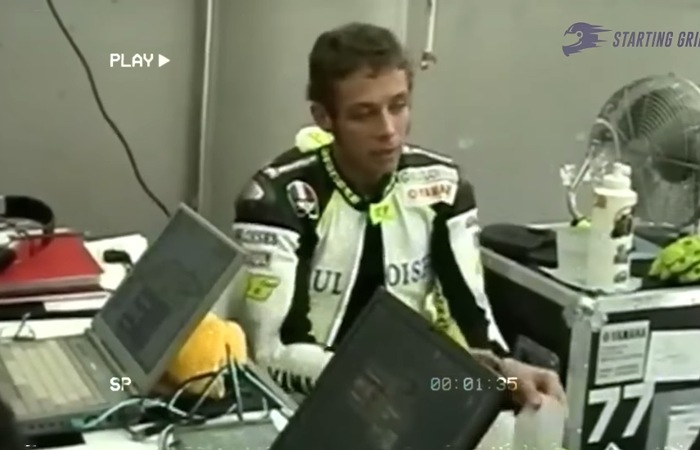 Cerita Valentino Rossi saat tinggalkan Honda ke Yamaha jadi momen bersejarah yang mengubah MotoGP selamanya.