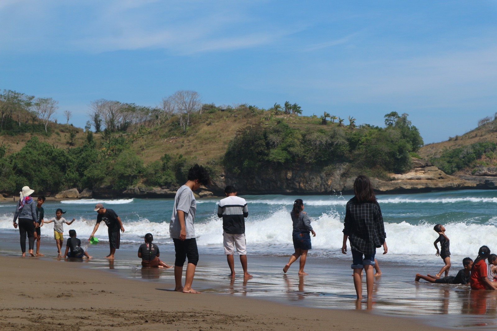 Pantai Selatan Masih Gratis Dinas Tunggu Izin KHDPK Retribusi Belum Berlaku