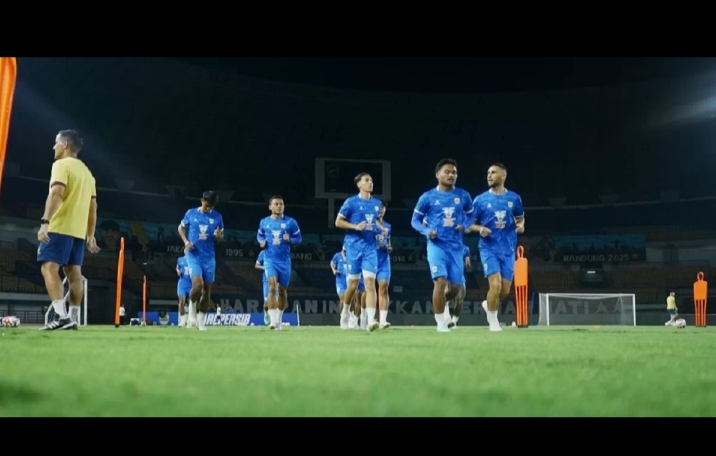 Panasnya Persebaya vs Persib Bandung, Bojan Hodak Siapkan Taktik Khusus dan Ramon Tanke Bidik Gol di GBT