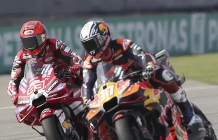 Marc Marquez gagal finis di MotoGP 2026 Thailand akibat kerusakan roda. Aprilia mendominasi, Ducati alami tekanan besar.