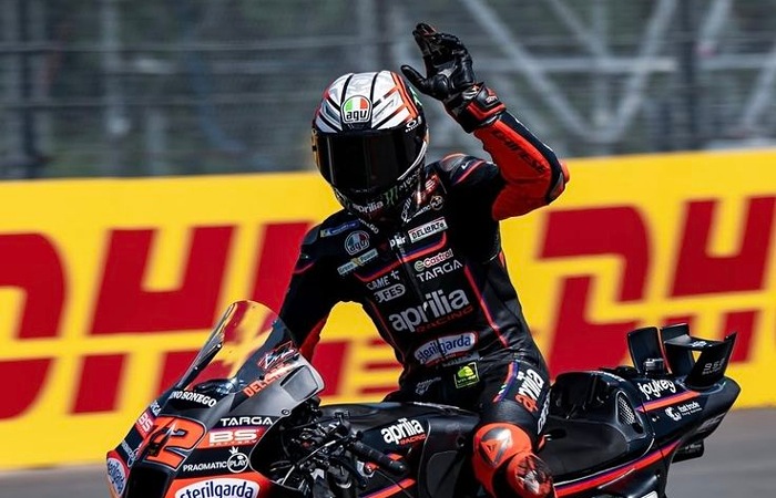 Marco Bezzecchi juara MotoGP 2026 GP Thailand, kalahkan Marc Marquez dan bawa Aprilia bangkit di awal musim.