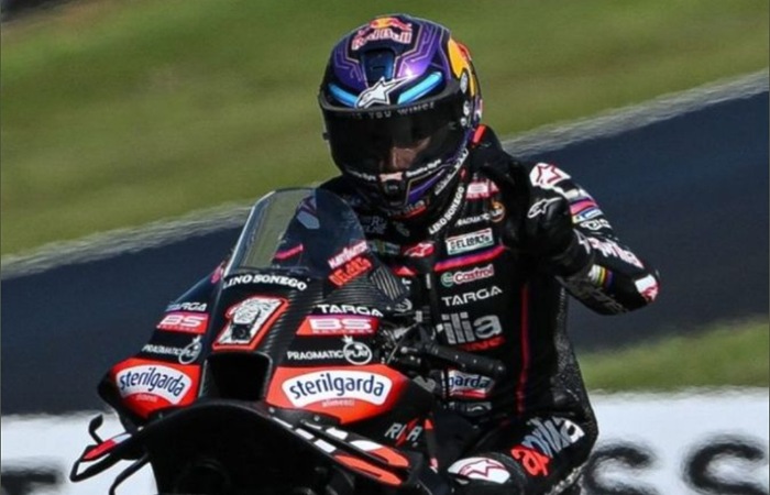 Marco Bezzecchi menang di MotoGP 2026 Thailand usai kalahkan Marc Marquez, Aprilia kirim sinyal kuat perebutan gelar dunia.